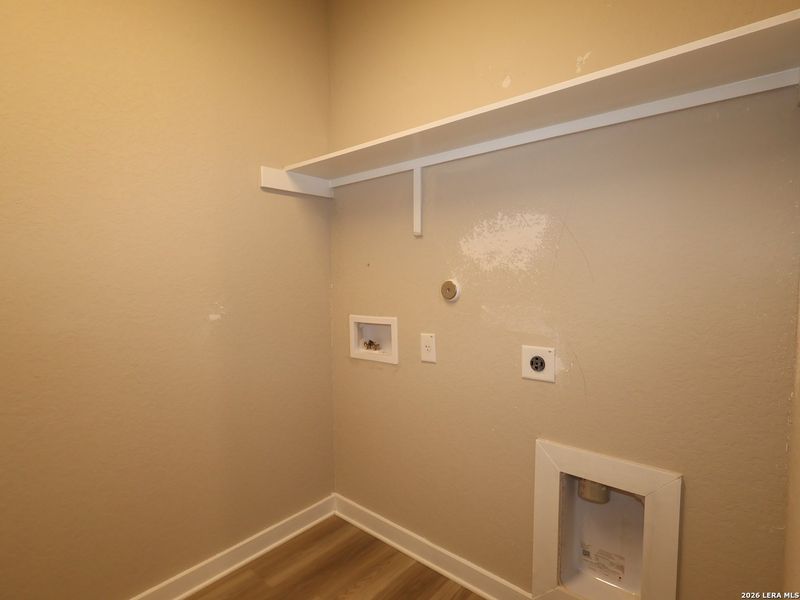 Spacious, unfurnished interior of a new home in Winding Brook, San Antonio (Image 15). Spacious, unfurnished interior of a new home in Winding Brook, San Antonio (Image 15).