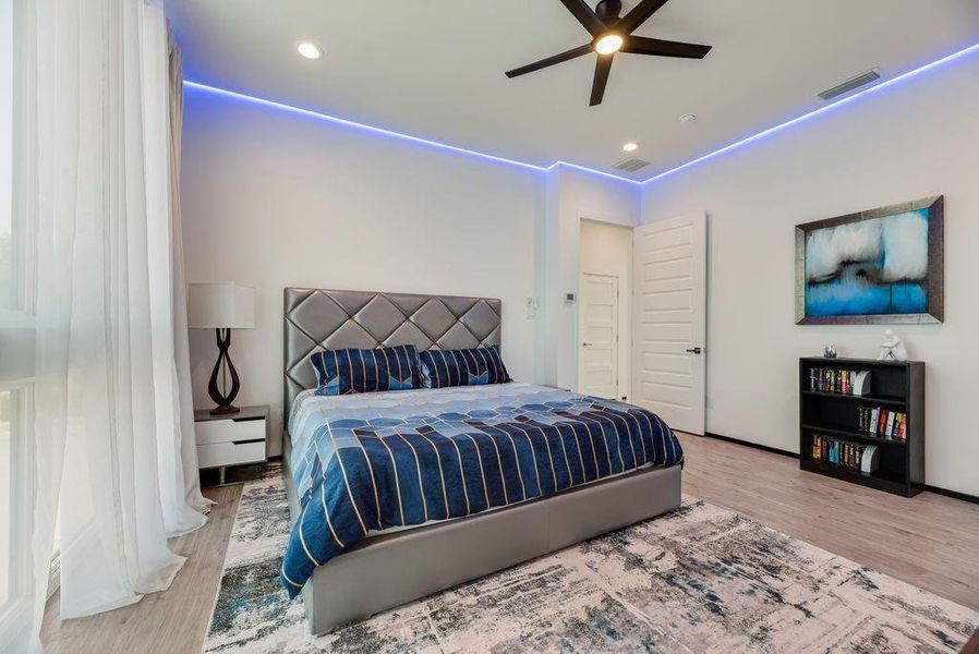 Furnished interior view inside a new home in , Dallas (Image 22).