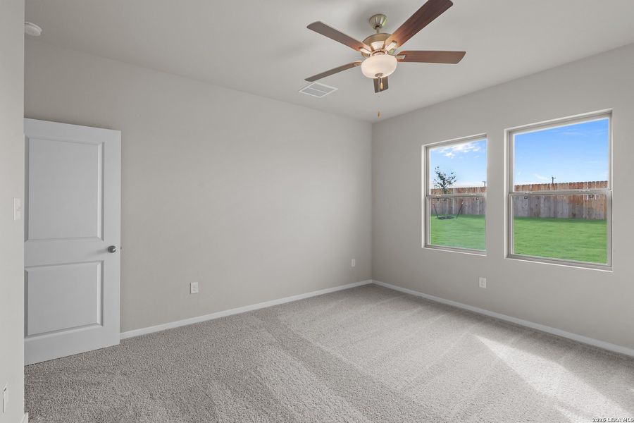 Spacious, unfurnished interior of a new home in Garden Grove, San Antonio (Image 28).