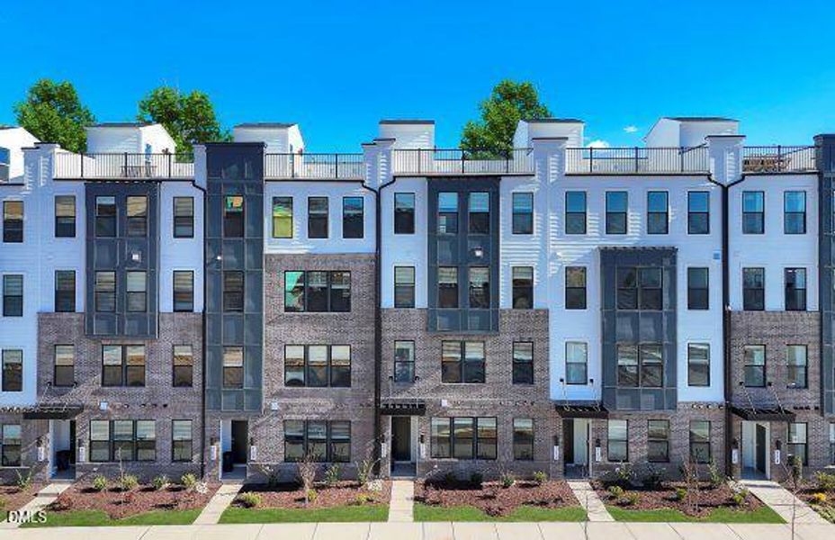 P_RAL_TWW_Tessa_Julianne_Model_EXT_FRT_3