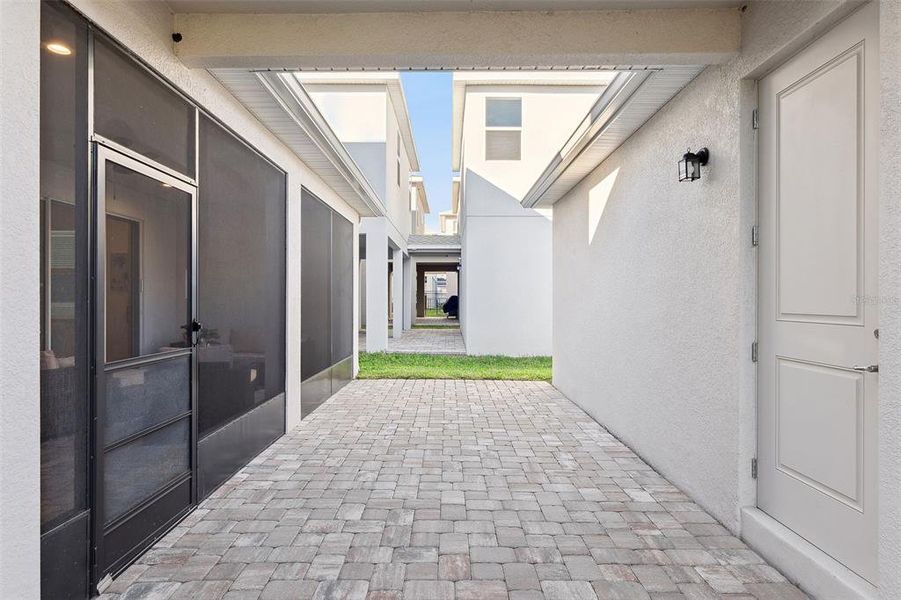 Exterior details and patio area of a home in , Winter Garden (Image 35).