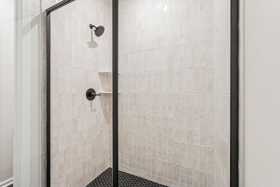 Representative interior finishes for a home built from the Isla by Tri Pointe Homes in Twinleaf Townes, Chapel Hill (Image 11).