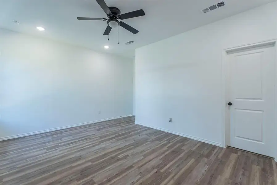 Spacious, unfurnished interior of a new home in , Dallas (Image 20). Spacious, unfurnished interior of a new home in , Dallas (Image 20).