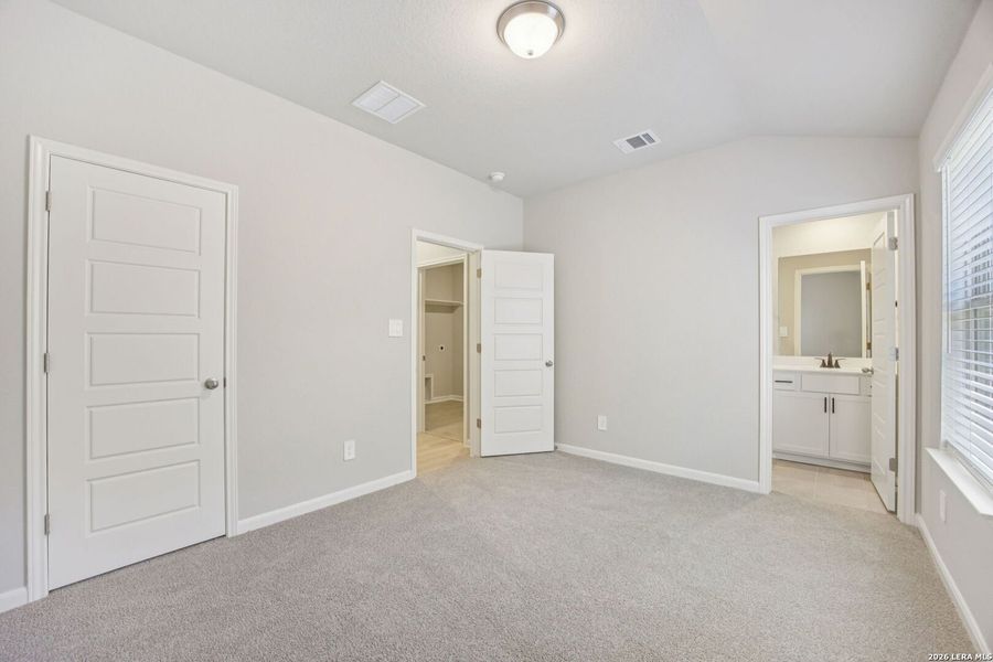 Spacious, unfurnished interior of a new home in Arcadia Ridge - Classic Series, San Antonio (Image 34).