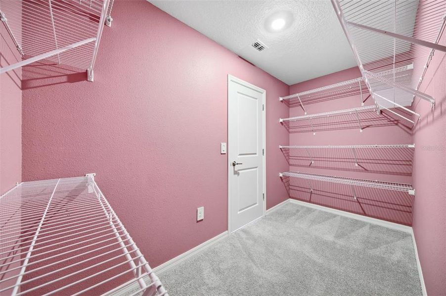 Spacious, unfurnished interior of a new home in , Plant City (Image 42).