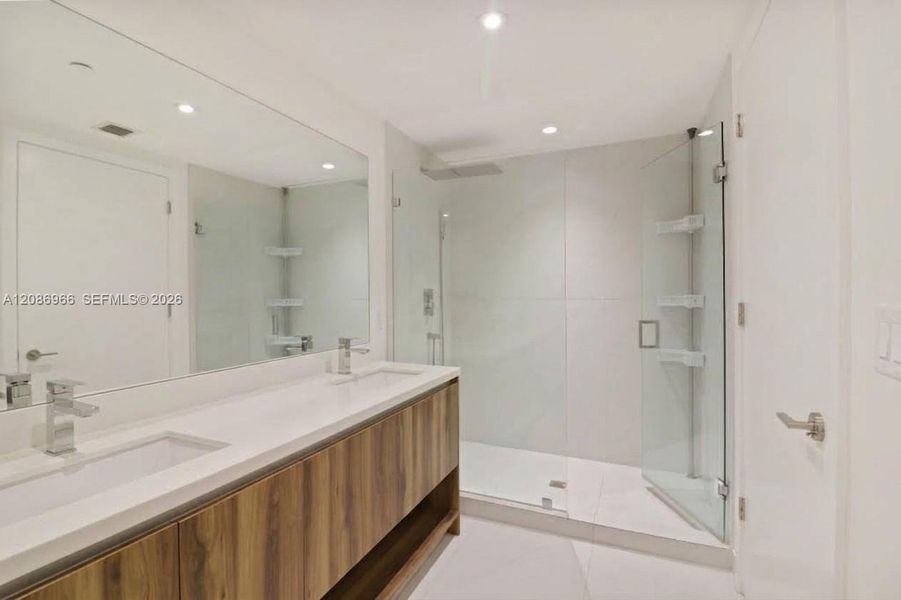 Furnished interior view inside a new home in Alana Bay Harbor Islands, Bal Harbour (Image 35).