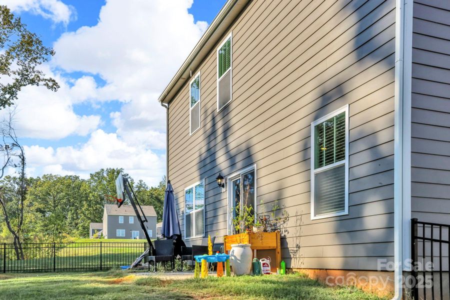 Exterior details and patio area of a home in Calvin Creek, Troutman (Image 20).