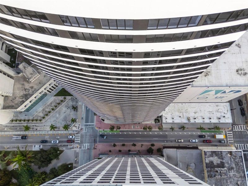 Condo located in Miami, FL showcasing its design and architecture (Image 24).