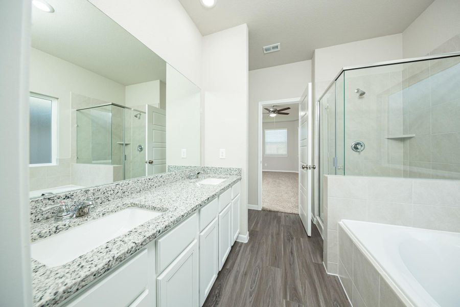 Furnished interior view inside a new home in Mackenzie Creek, Conroe (Image 6).