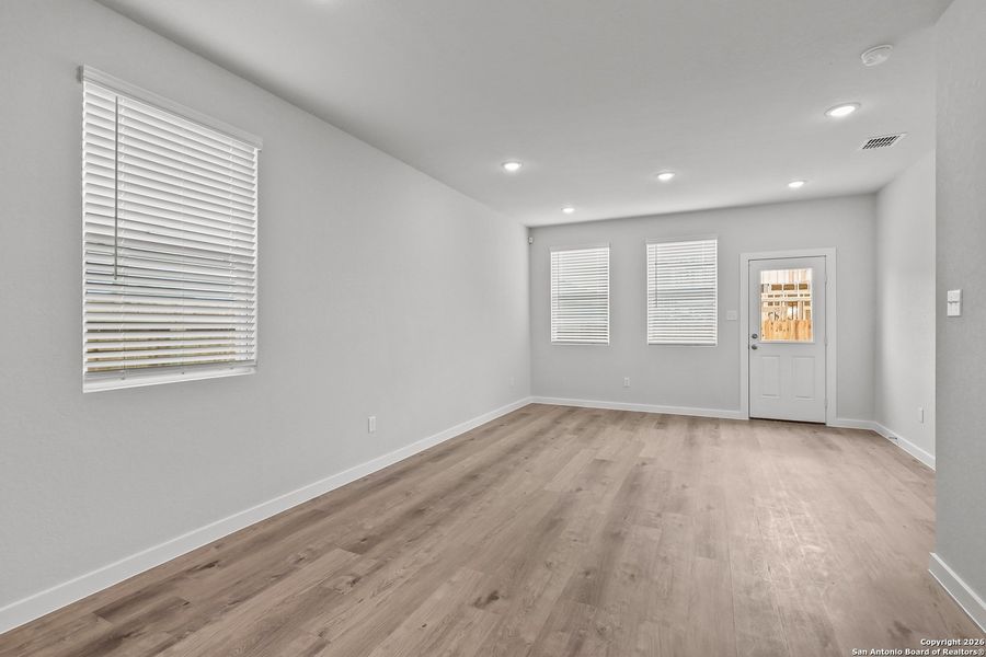 Spacious, unfurnished interior of a new home in Summerlin, San Antonio (Image 16).