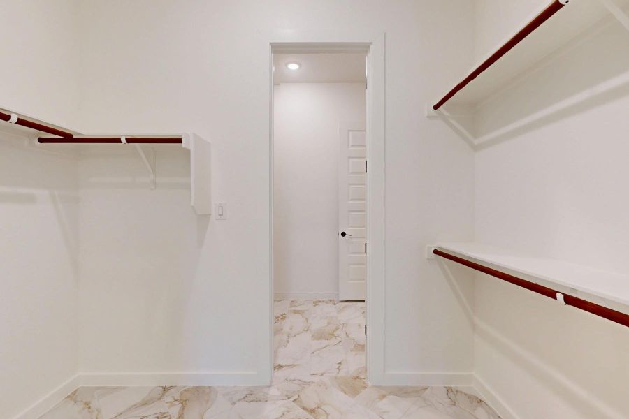 Spacious, unfurnished interior of a new home in Heritage, Dripping Springs (Image 25).