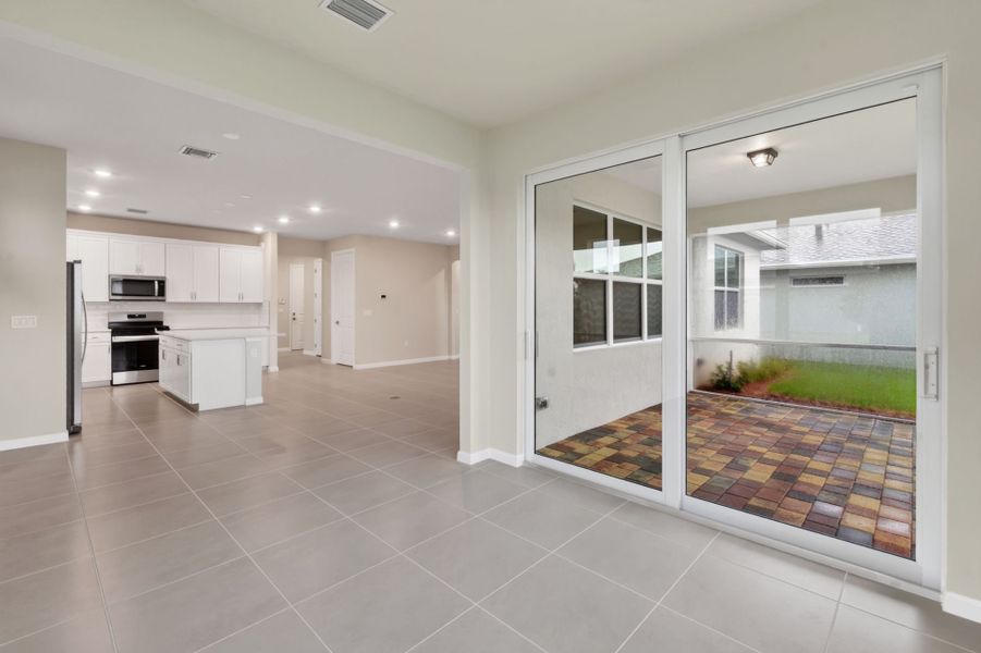 Spacious, unfurnished interior of a new home in Del Webb Tradition, Port St. Lucie (Image 32).