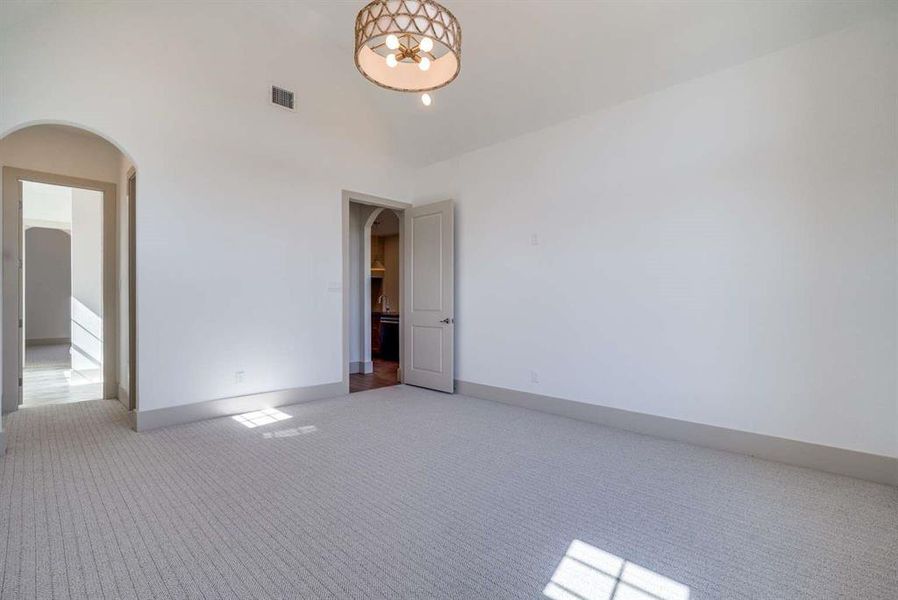 Spacious, unfurnished interior of a new home in , Joshua (Image 24).