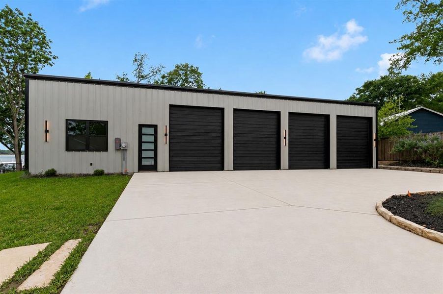 Four Car Bay Shop with Guest Quarters Four Car Bay Shop with Guest Quarters