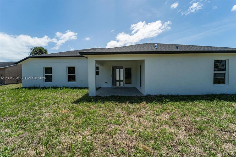 Exterior details and patio area of a home in , Port St. Lucie (Image 3).
