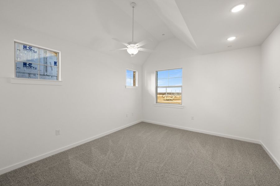 Spacious, unfurnished interior of a new home in Wildridge, Oak Point (Image 20).
