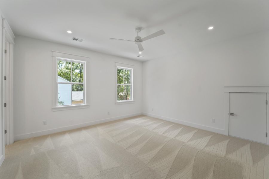 Spacious, unfurnished interior of a new home in , Hollywood (Image 59).