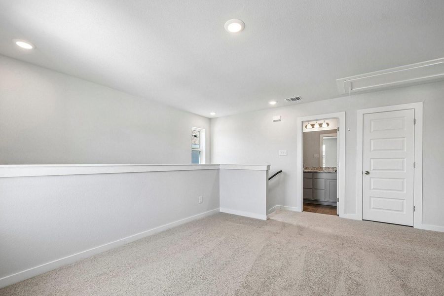 Spacious, unfurnished interior of a new home in Eastwood at Sonterra, Jarrell (Image 20).