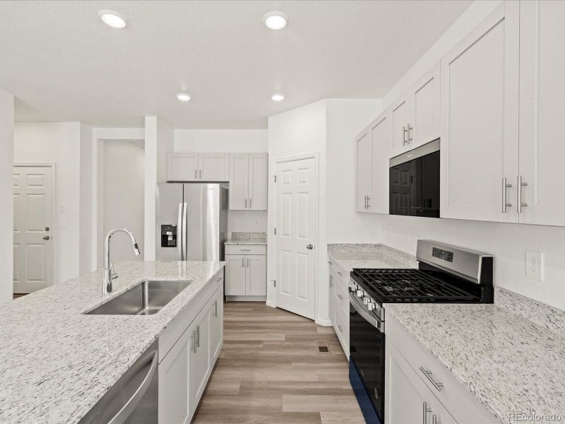 Image 36 of a home in Ridgeline Vista: The Flora Collection.