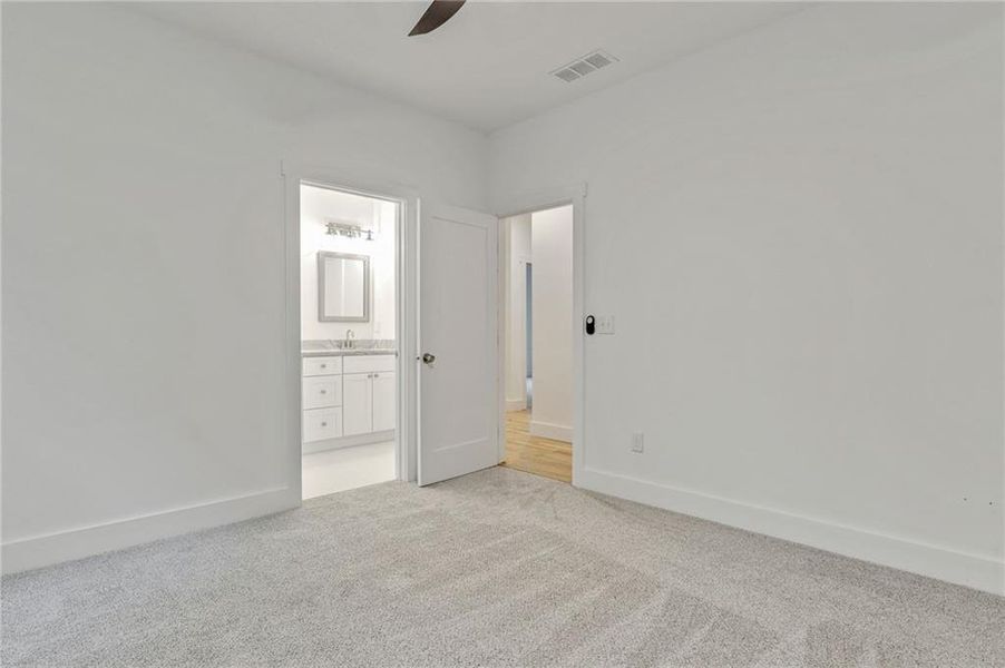 Spacious, unfurnished interior of a new home in , Waleska (Image 14).