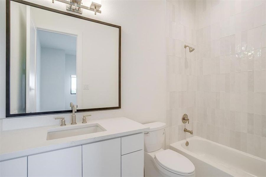 2nd level suite bathroom