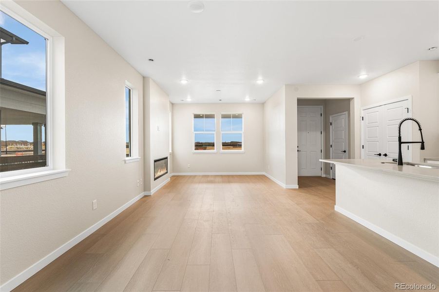 Spacious, unfurnished interior of a new home in Barefoot Village, Longmont (Image 18).
