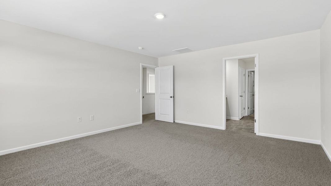Spacious, unfurnished interior of a new home in Benjamin's Grove, Woodruff (Image 30).