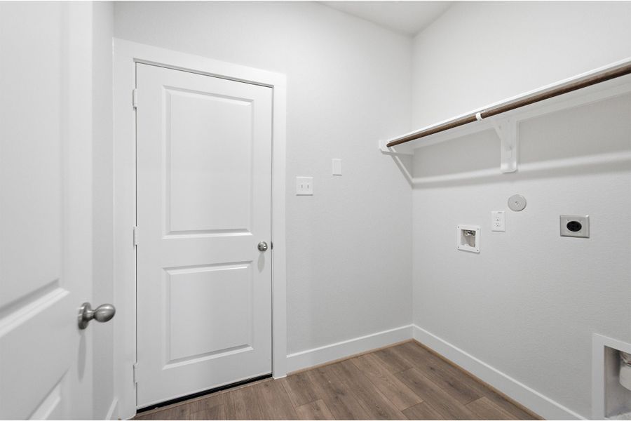 Spacious, unfurnished interior of a new home in Bay Creek, Baytown (Image 47).