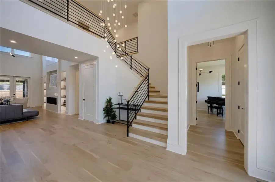 Spacious, unfurnished interior of a new home in , Sandy Springs (Image 69).
