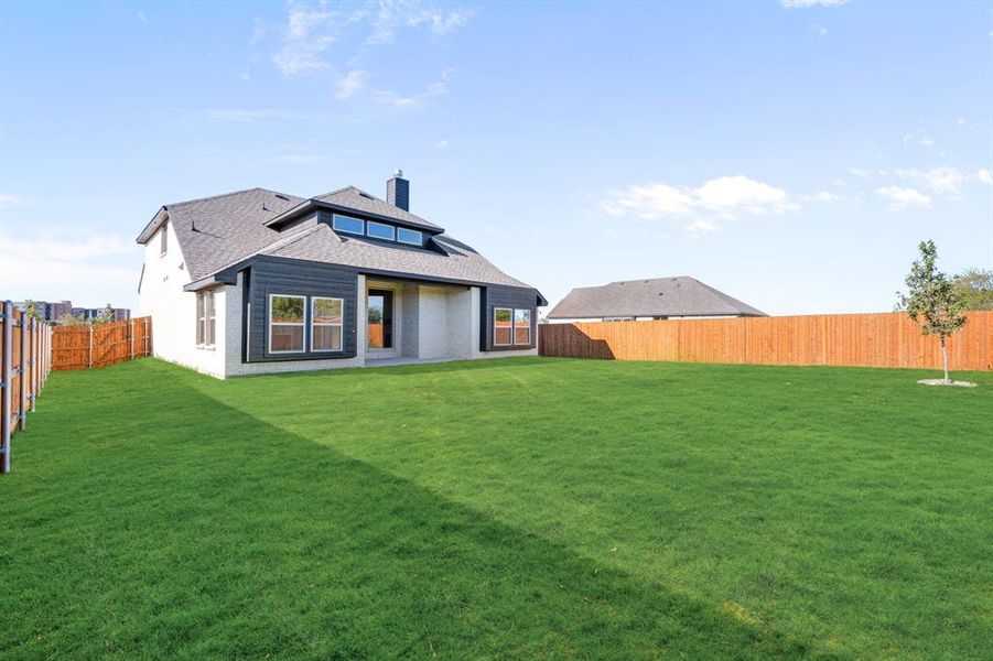 Exterior details and patio area of a home in The Retreat at North Grove 60, Waxahachie (Image 18).