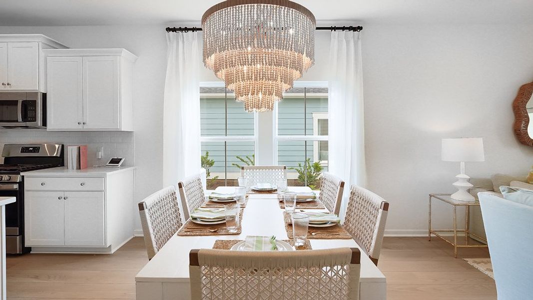 1429 Drake Dining 1of3 F1 Base2