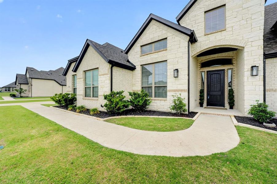 Front exterior of a new home in Heritage, McLendon-Chisholm, TX, highlighting curb appeal (Image 20). Front exterior of a new home in Heritage, McLendon-Chisholm, TX, highlighting curb appeal (Image 20).