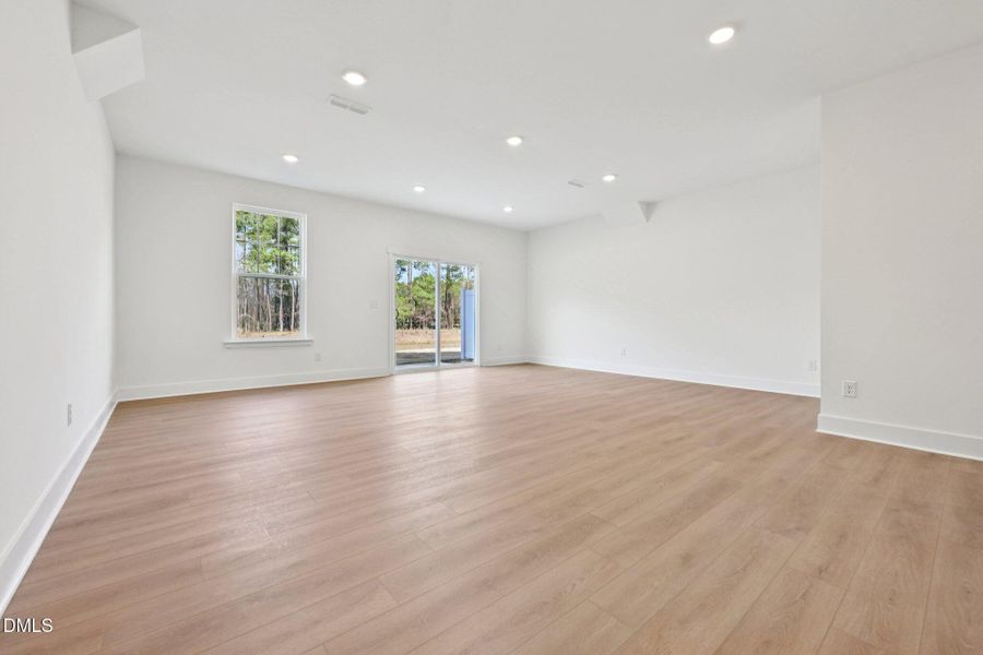 9-web-or-mls-Dunzo Dr-S1203-009