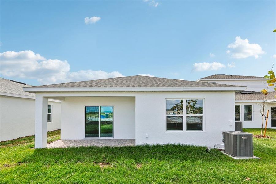Exterior details and patio area of a home in Willowbrook North, Winter Haven (Image 4).