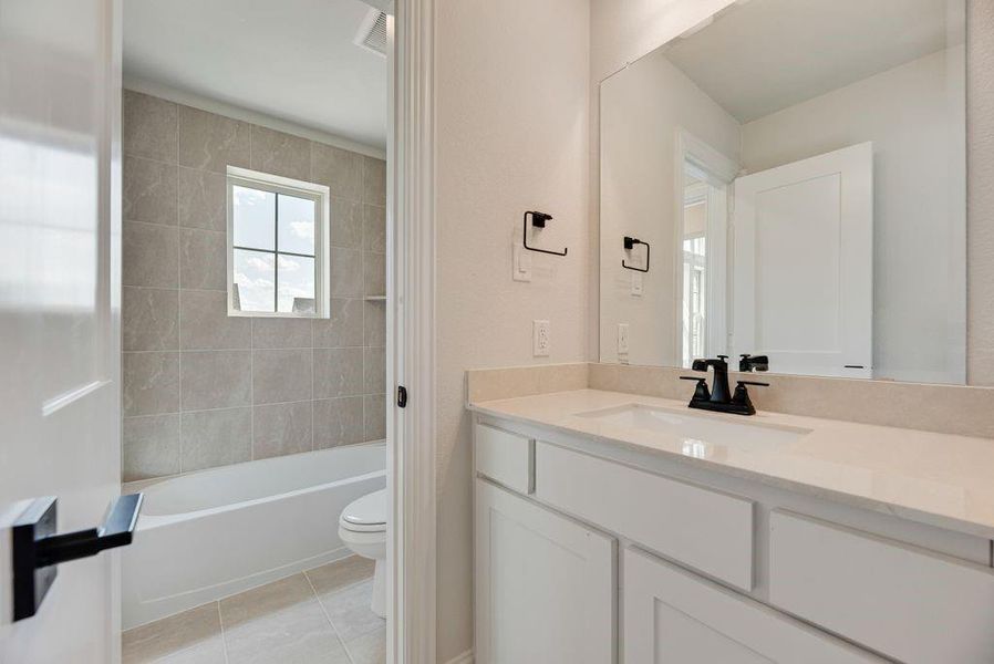 Furnished interior view inside a new home in Heritage Ridge Estates, Plano (Image 10).