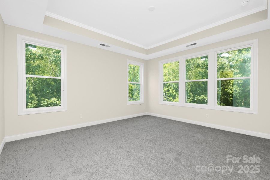 Spacious, unfurnished interior of a new home in Handsmill on Lake Wylie, York (Image 30).