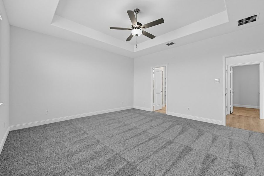 Spacious, unfurnished interior of a new home in Madero 50s, Fort Worth (Image 17).