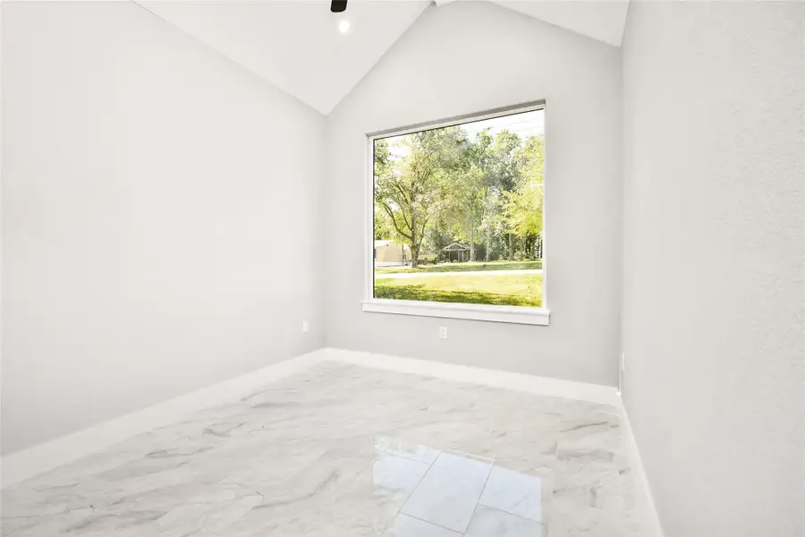 Spacious, unfurnished interior of a new home in , Willis (Image 21).