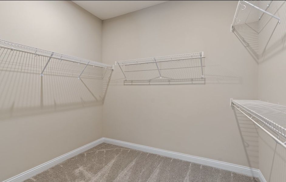 Representative unfurnished interior of a home built from the Edenton by Fischer Homes in Savannah Lakes, Hiram (Image 21).