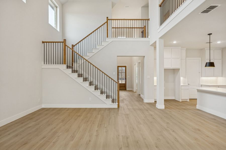Spacious, unfurnished interior of a new home in Dove Hollow, Waxahachie (Image 16). Spacious, unfurnished interior of a new home in Dove Hollow, Waxahachie (Image 16).