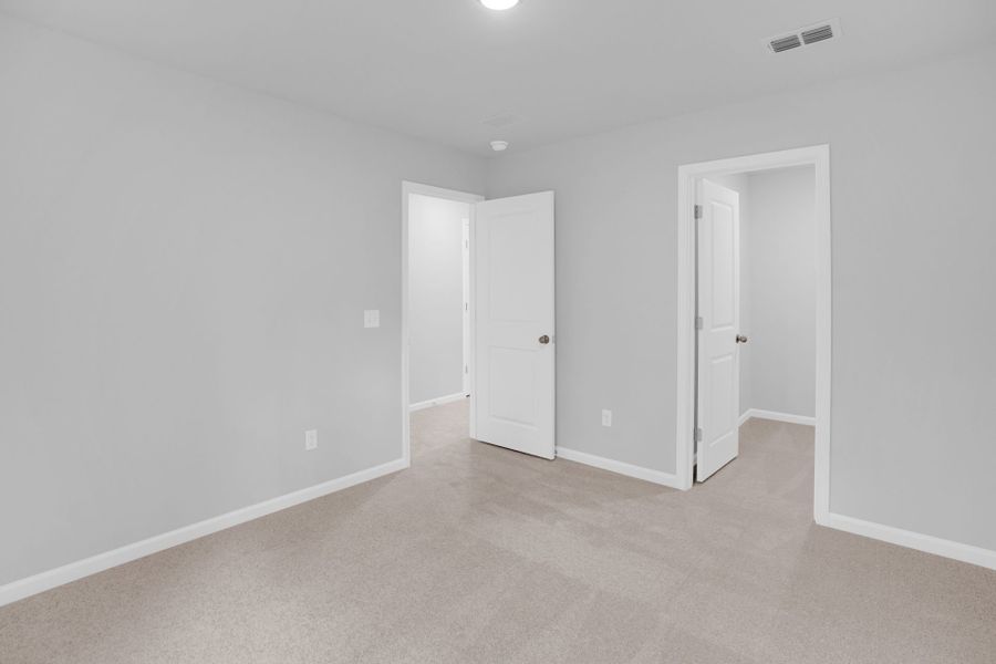 Spacious, unfurnished interior of a new home in Bradford Pointe, Summerville (Image 33).