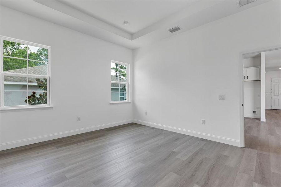 Spacious, unfurnished interior of a new home in , Deland (Image 30).
