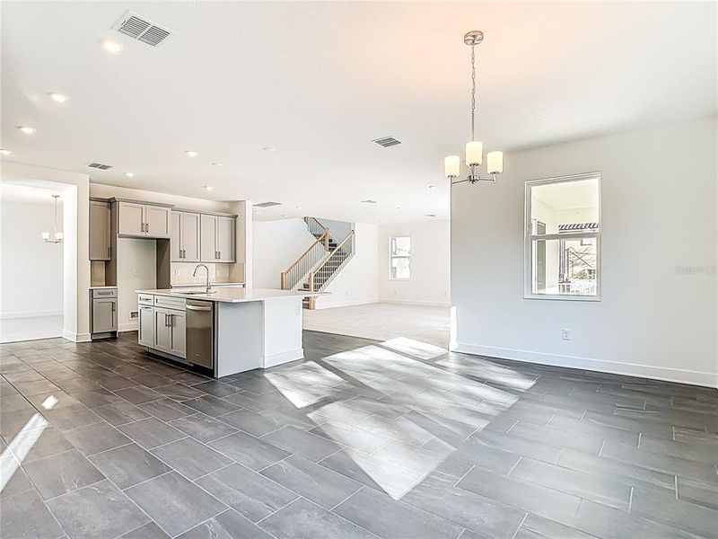 Spacious, unfurnished interior of a new home in , Tampa (Image 69).