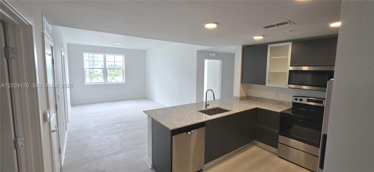 Furnished interior view inside a new home in , Orlando (Image 5).