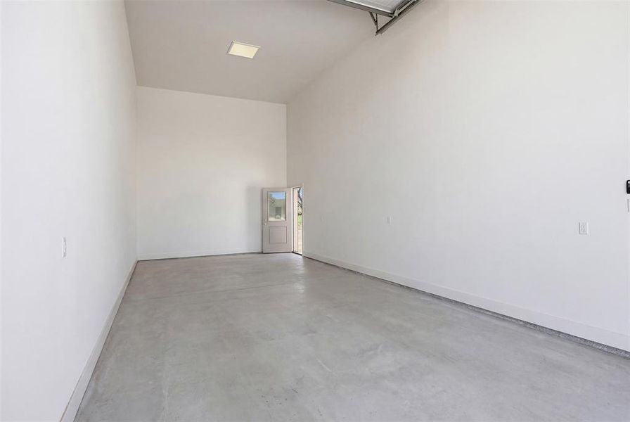 Spacious, unfurnished interior of a new home in , Graford (Image 32).