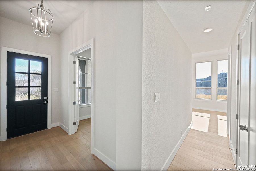 Spacious, unfurnished interior of a new home in Davis Ranch, San Antonio (Image 15).