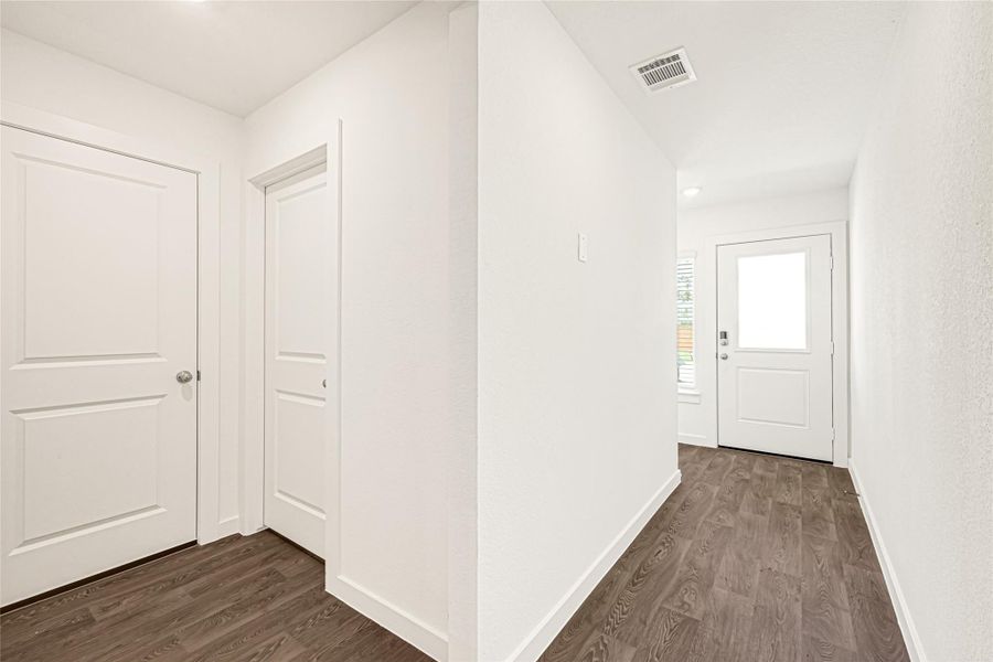 Spacious, unfurnished interior of a new home in Tamarron, Fulshear (Image 19).