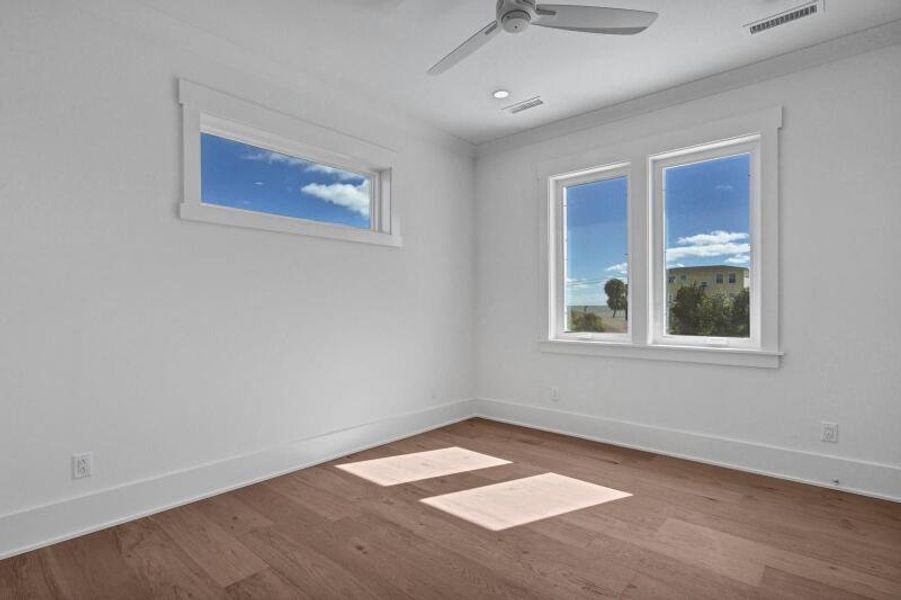 Spacious, unfurnished interior of a new home in , Edisto Beach (Image 26).