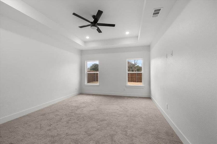 Spacious, unfurnished interior of a new home in , Grand Prairie (Image 10).