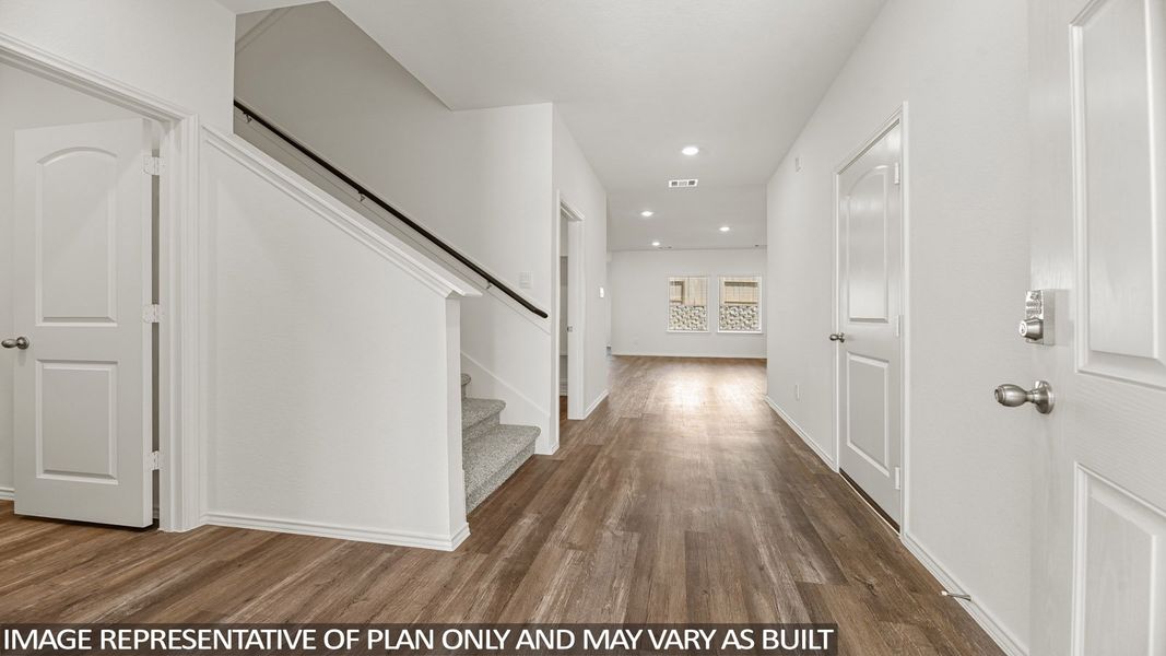 Spacious, unfurnished interior of a new home in River Ranch Trails, Dayton (Image 9).